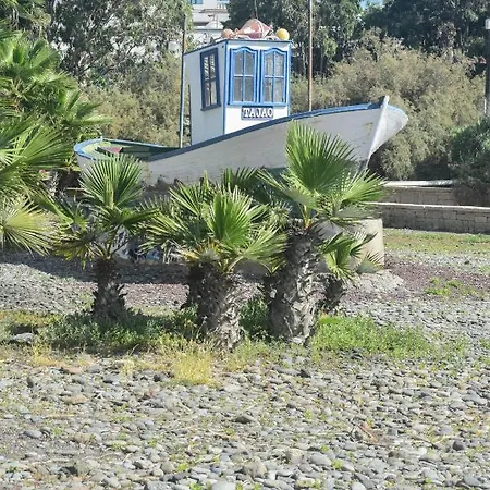 A Un Salto Del Mar Wifi アパート