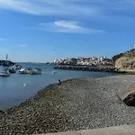 A Un Salto Del Mar Wifi شقة *