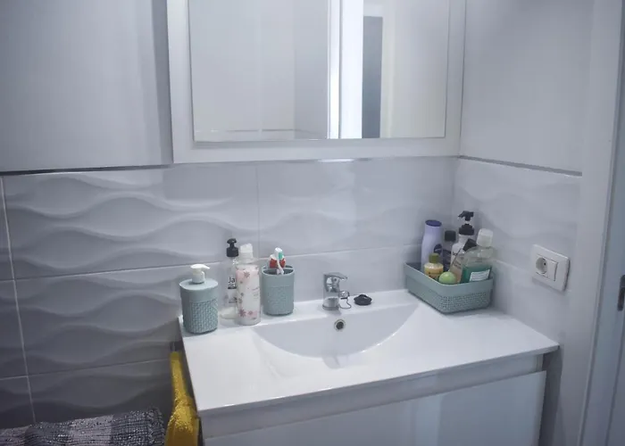 A Un Salto Del Mar Wifi アパート