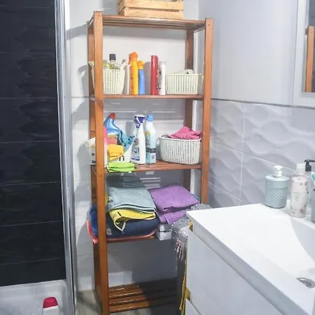 A Un Salto Del Mar Wifi شقة