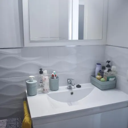 A Un Salto Del Mar Wifi شقة