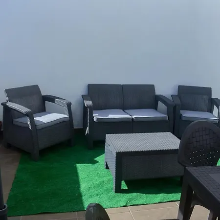 A Un Salto Del Mar Wifi شقة