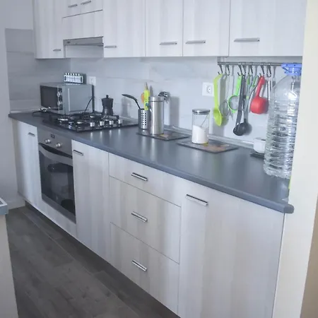 A Un Salto Del Mar Wifi شقة *